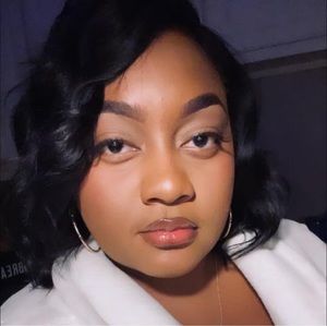 Meet your Posher, Takia